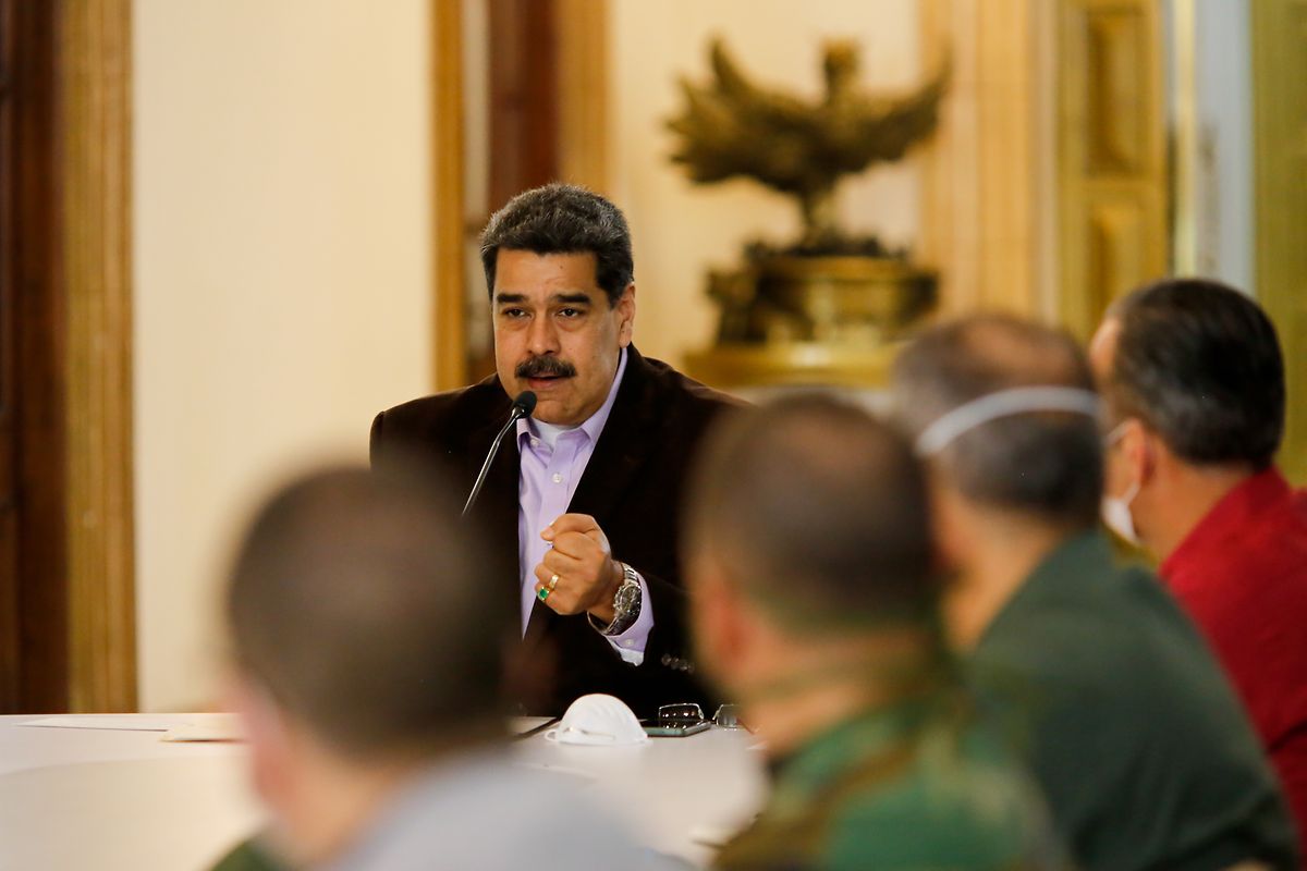 Der venezolanische Präsident Nicolas Maduro gerät angesichts der möglichen Auswirkungen der Corona-Pandemie und dem Absturz der Ölpreise in Panik. 