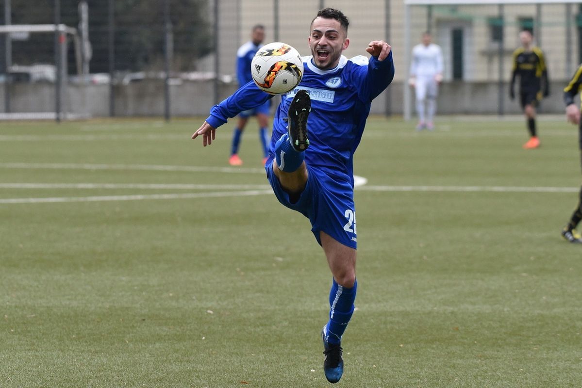 Le contrôle du cuir tout en maîtrise de Bruno Ferreira (CS Sanem)