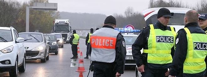Angesichts der Polizeikontrollen müssen sich viele Autofahrer in Geduld üben. 