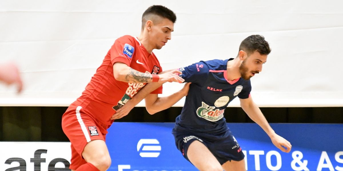 Ruben Oliveira au pressing sur Rafael dos Reis. Differdange et le Racing se retrouveront le 5 mai à Oberkorn. 