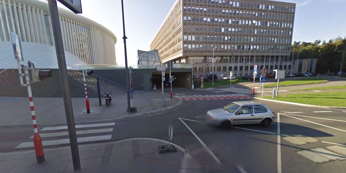 Sprayer wurden in der Nacht zum Nationalfeiertag an der Philharmonie in flagranti ertappt.