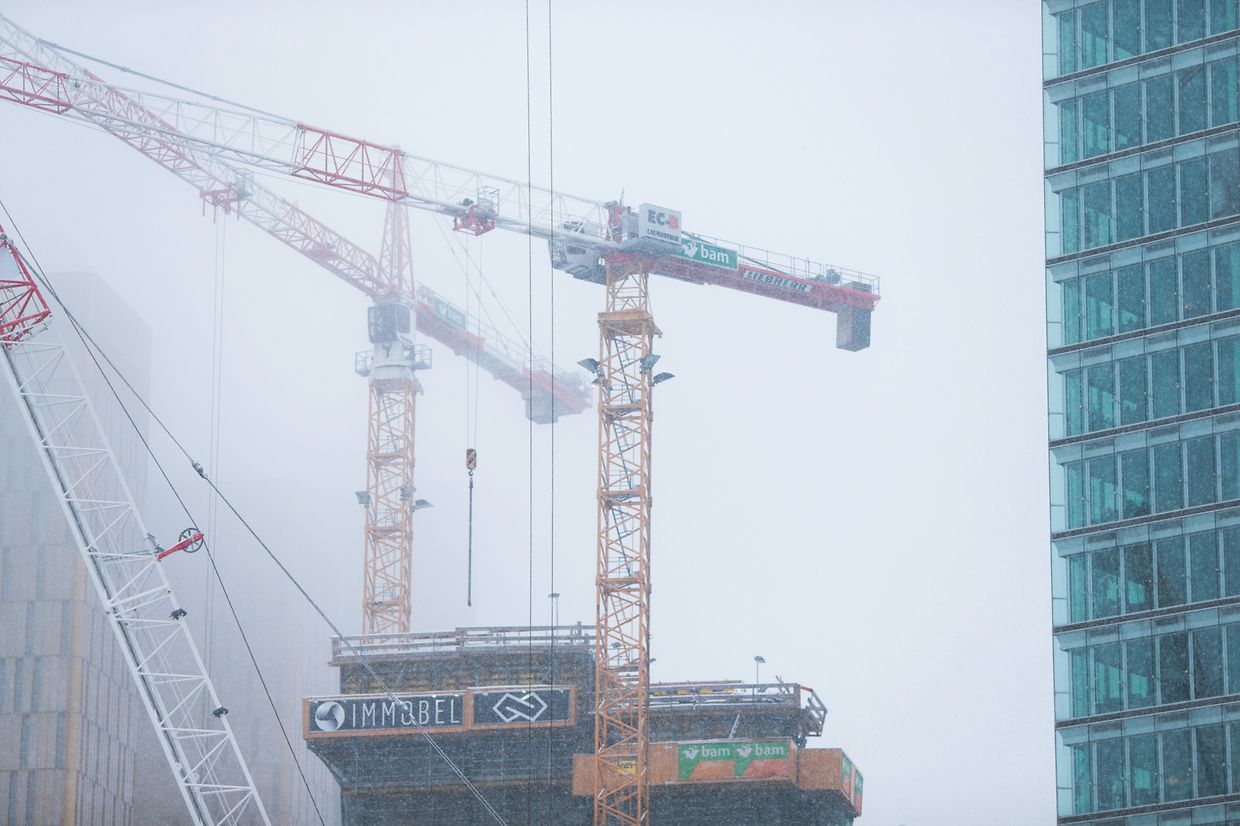 Lokales, Luxemburg, Winter, Schnee, Glätte, Glatteis, Kälte, Illustration, Schneefotos , Bauarbeiten, Krane  photo Anouk Antony