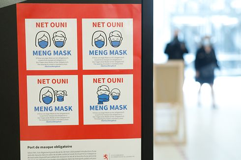 Lokales, Shopping  Center Belle Etoile, so macht Shoppen keinen Spass, Desinfektionsspender, Abstand, Sicherheitsbestimmungen, Mindestabstand, Höchstanzahl von Kunden,  der Corona-Krise, Lockerung,   Foto: Anouk Antony/Luxemburger Wort