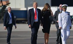 US President Donald Trump and US First Lady Melania Trump walk to board Air Force One before departing from US military Naval Air Station Sigonella following a G7 summit of Heads of State and Government, on May 27, 2017 near Taormina in Sicily. / AFP PHOTO / MANDEL NGAN