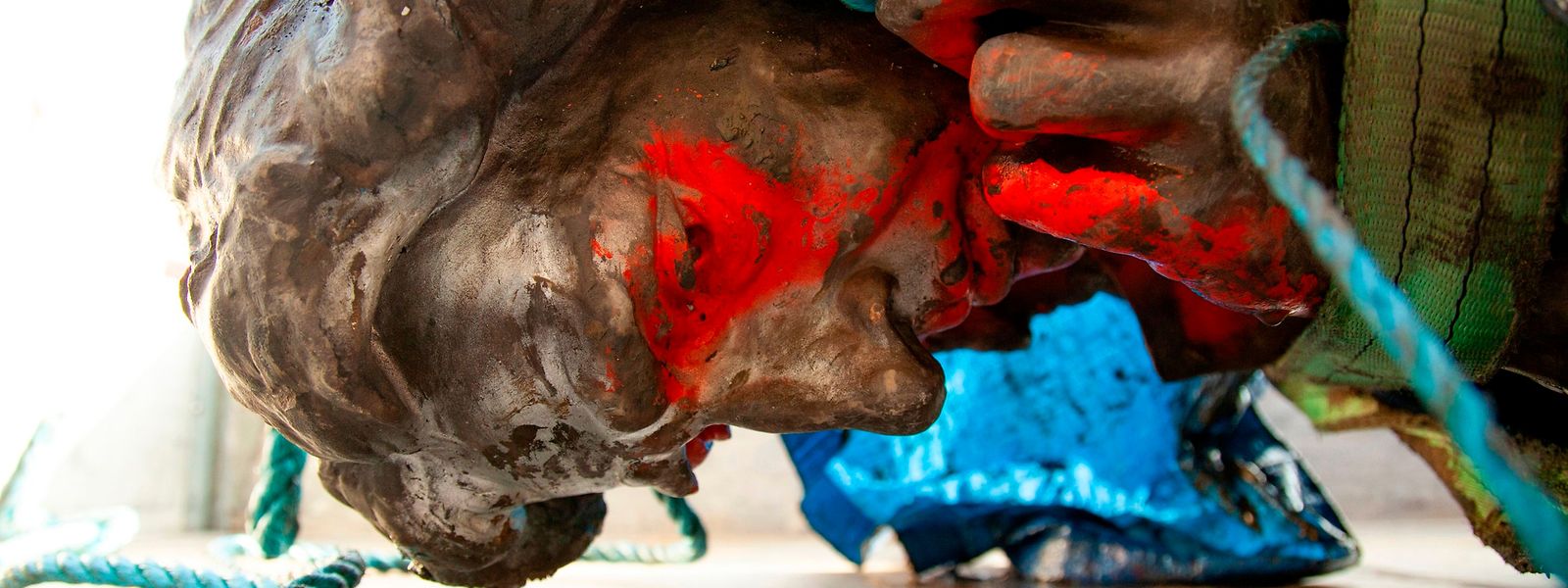 Er ist wieder da: Die im Fluss versenkte Statue des Sklavenhändlers Edward Colston wurde nach fünf Tagen aus dem Hafen geborgen.