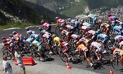 Briancon, FRANCE: The pack rides in the mountains during the ninth stage of the 94th Tour de France cycling race between Val d'Isere and Briancon, 17 July 2007.   AFP PHOTO / FRANCK FIFE (Photo credit should read FRANCK FIFE/AFP/Getty Images)