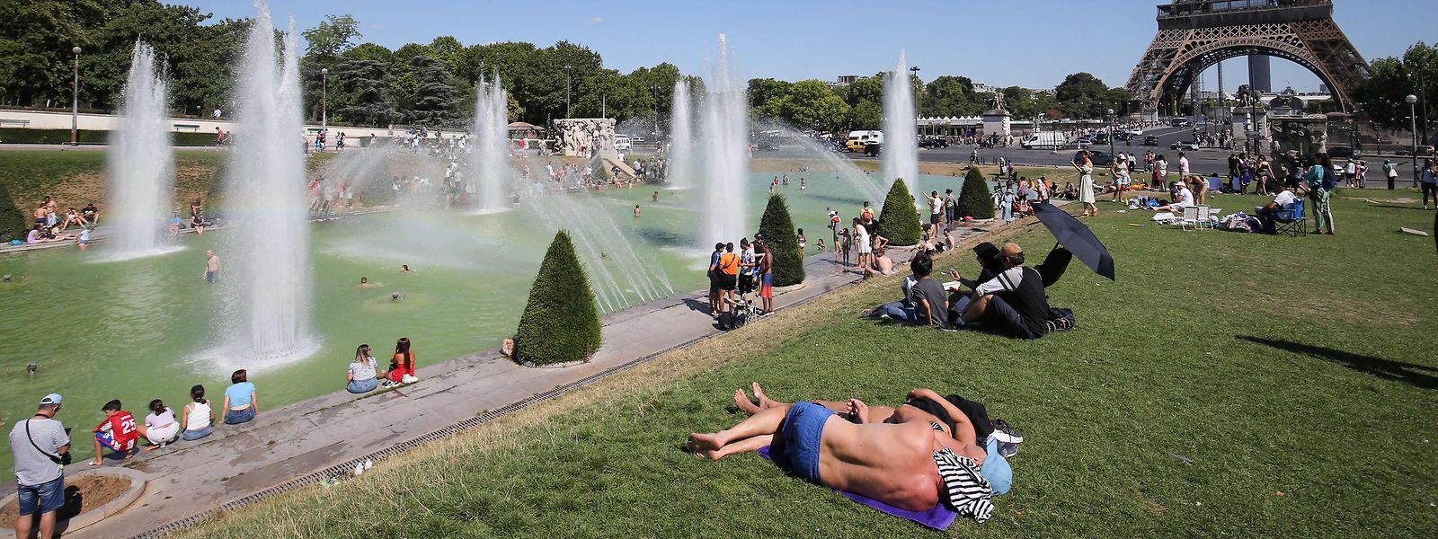 Paris im Hitzesommer 2022: Wo es ging, suchten die Menschen Abkühlung.