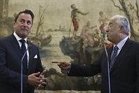 Portuguese Prime Minister Antonio Costa (R) and his Luxembourg`s counterpart Xavier Bettel (L) during a press conference during his visit to Portugal at S.Bento Palace in Lisbon, Portugal, 10 November 2016. ANDRE KOSTERS/LUSA
