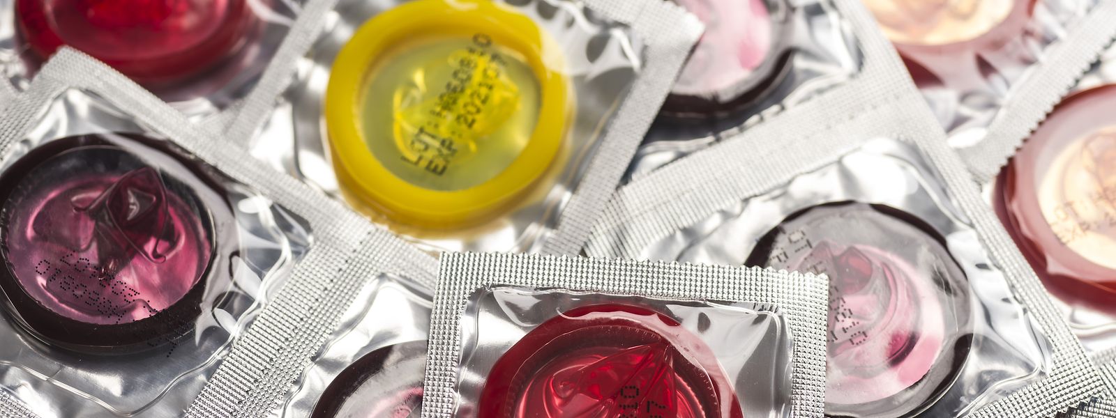 Kondome schützen nicht nur vor HIV, sondern auch vor anderen sexuell übertragbaren Krankheiten.