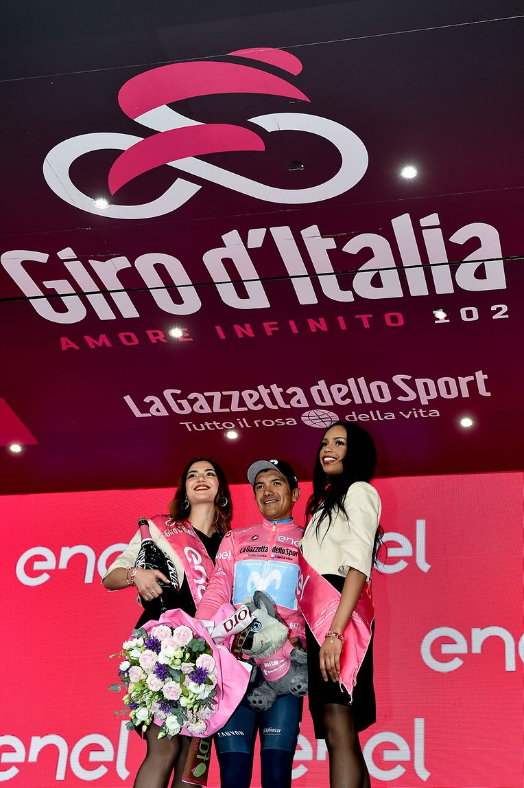 Richard Carapaz (ECU/Movistar) bleibt Leader der Gesamtwertung.