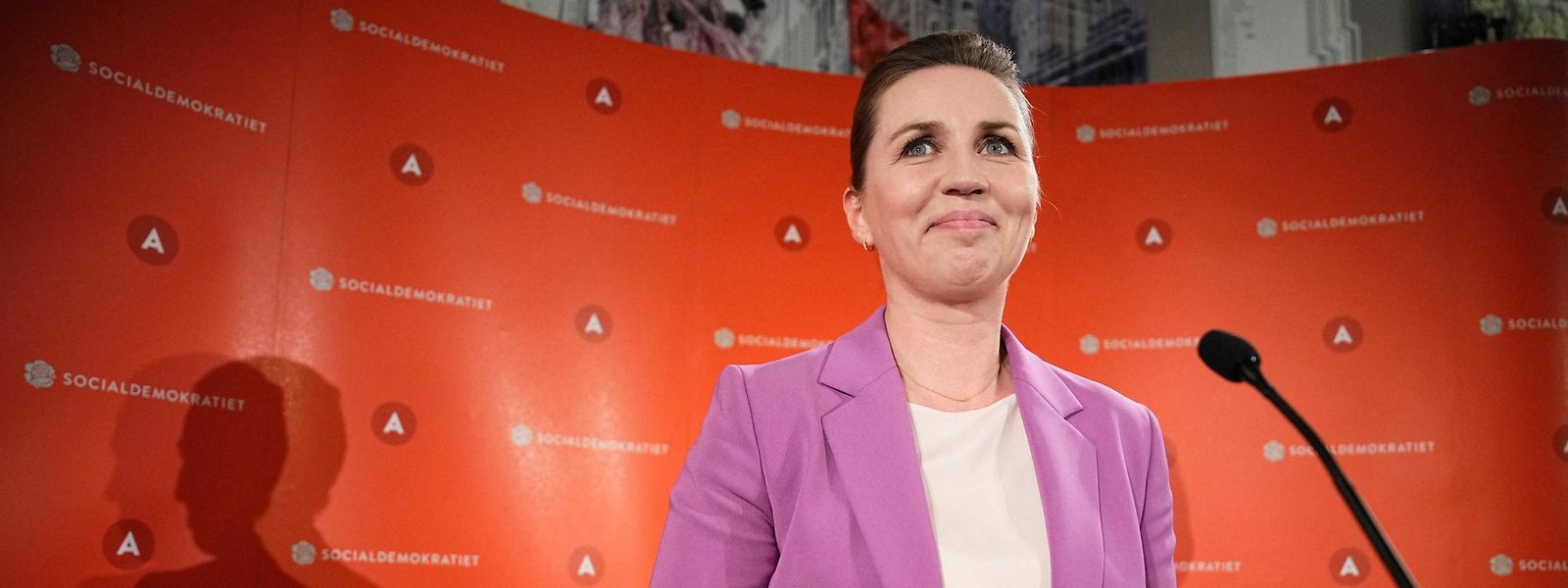 Die dänische Premierministerin Mette Frederiksen freut sich über das Ergebnis des Referendums.