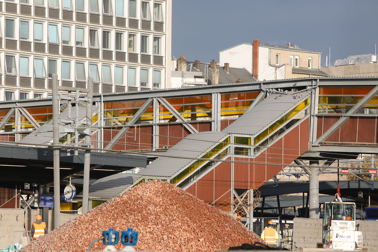 Des travaux restent en cours sur la gare et à ses abords. Pas seulement côté centre-ville mais aussi vers la rocade de Bonnevoie.
