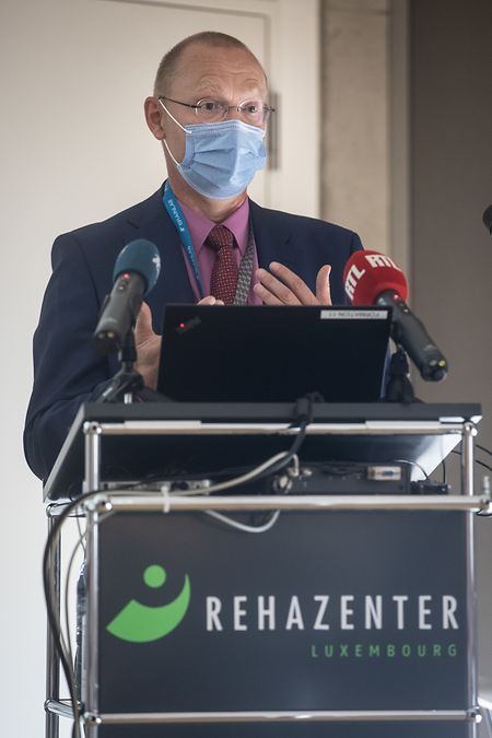 Dr. Gaston Schütz, Generaldirektor des Rehazenter, schätzt, dass es ungefähr 700 Long-Covid-Patienten in Luxemburg gibt. 