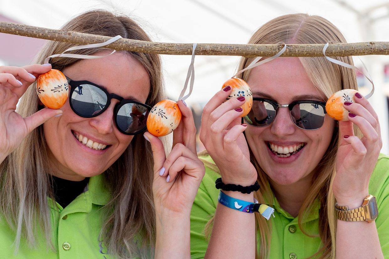 Viele bunte Eier und viel Spaß.
