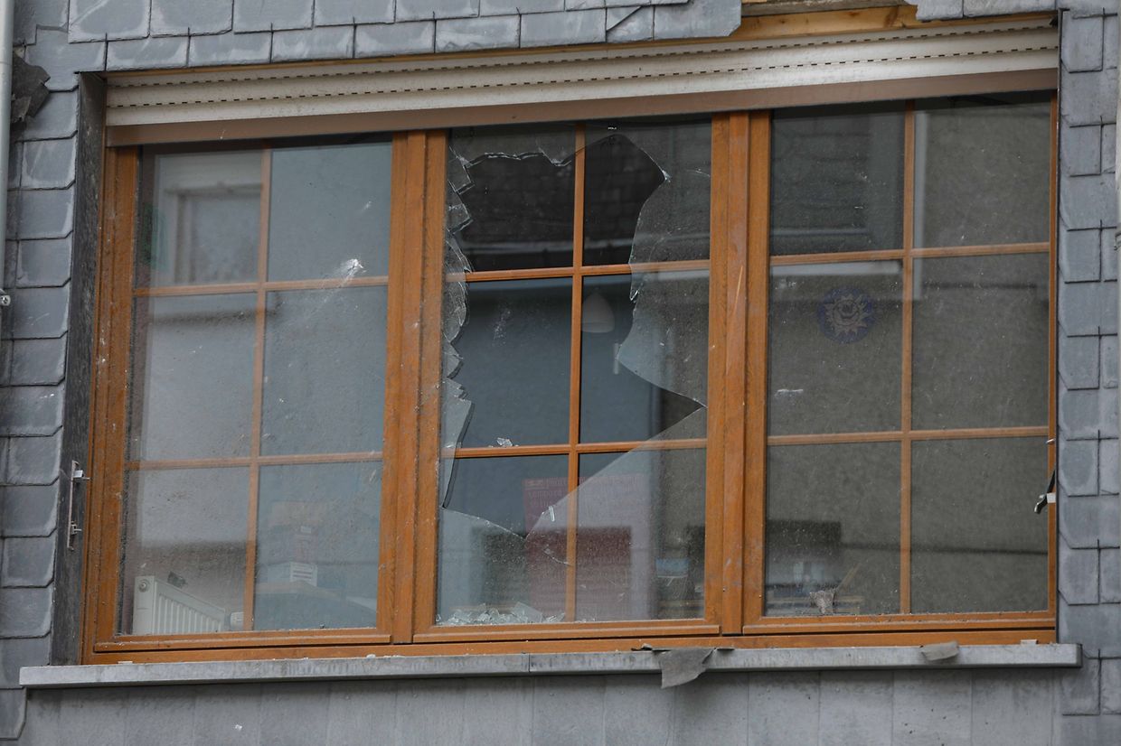 Lokales, online, Pétange, Petingen,  rue Neuve,  ,Tornado, Sturm, 2. Tag, Helfer, Aufräumarbeiten,   Foto: Anouk Antony/Luxemburger Wort