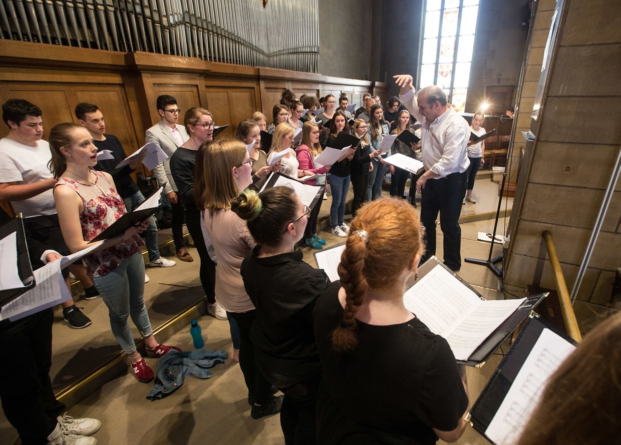 Messe für das Athenäum und die "Lycéen" der Stadt Luxemburg. 
