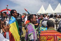 Bürger aus Äthiopien beim Feiern, als ein Grenzposten zum ersten Mal seit 20 Jahren wieder geöffnet wurde. 
