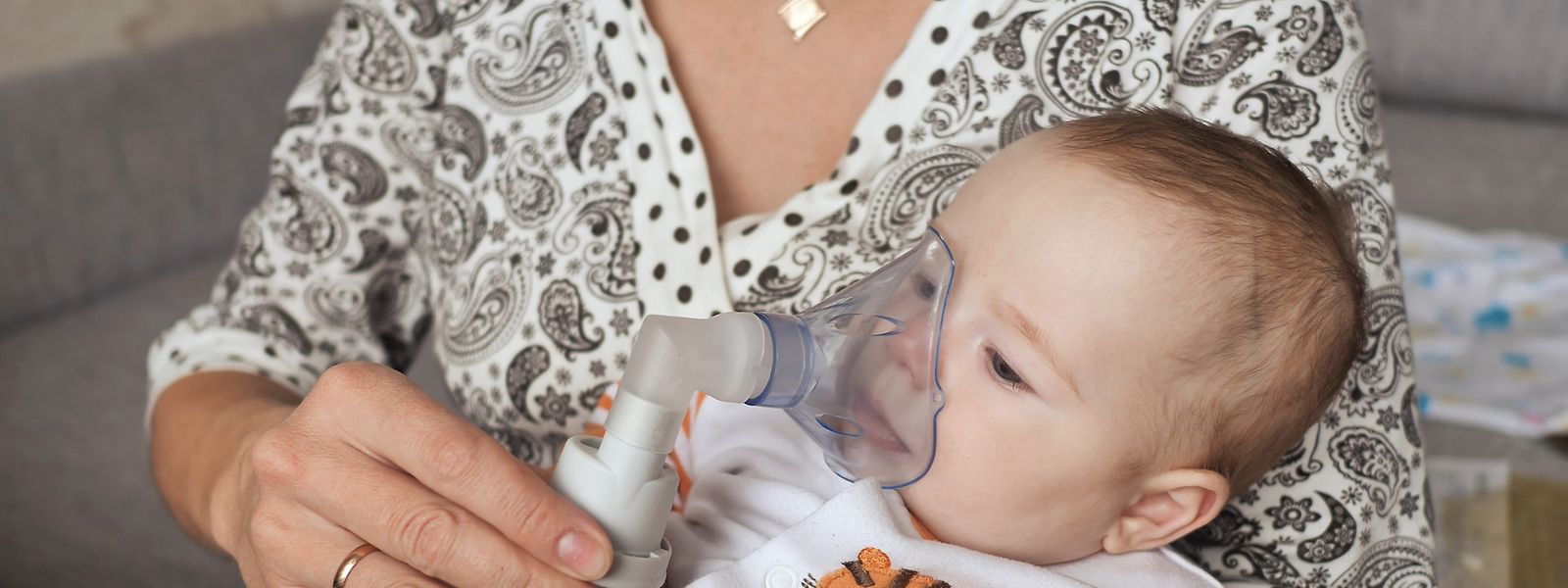 La bronchiolite touche surtout des bébés, mais également des enfants jusqu'à huit ou neuf ans.