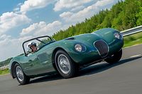 HANDOUT - Zum Themendienst-Bericht von Thomas Geiger vom 9. September 2022: Auf der Straße zu Hause: Dieser Jaguar sieht alt aus, ist aber zumindest vom Fertigungsdatum  her noch ganz neu. Foto: Jaguar/Land Rover/dpa-tmn - ACHTUNG: Nur zur redaktionellen Verwendung im Zusammenhang mit dem genannten Text und nur bei vollständiger Nennung des vorstehenden Credits - Honorarfrei nur für Bezieher des dpa-Themendienstes +++ dpa-Themendienst +++