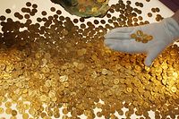 Der "Trierer Goldschatz" wurde 1993 gefunden. Es handelt sich um den weltweit größten Goldschatz der römischen Kaiserzeit: 18,5 Kilo schwer und rund 2600 Münzen stark. 