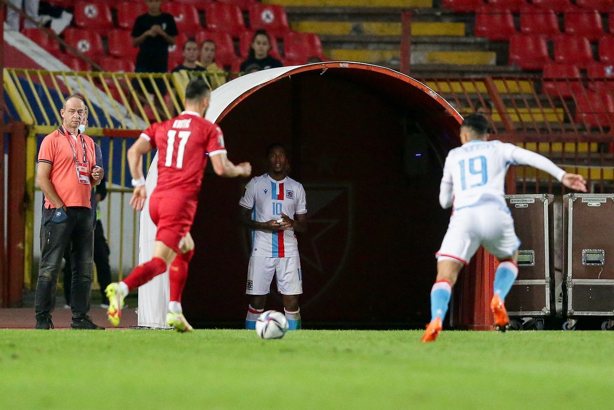 Gerson Rodrigues muss kurz vor dem Abpfiff vom Platz. Der Luxemburger sieht sich die letzten Sekunden aber noch an.