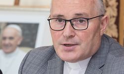 Leo Wagener wird mit 57 Jahren in den Rang eines Weihbischofs erhoben.