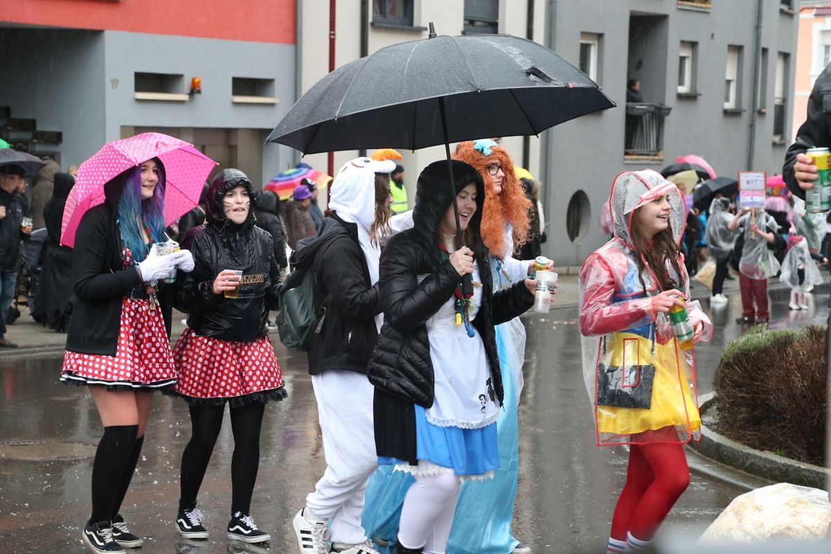 Am Sonntag sind die Karnevalisten durch die Straßen von Schifflingen gezogen. 