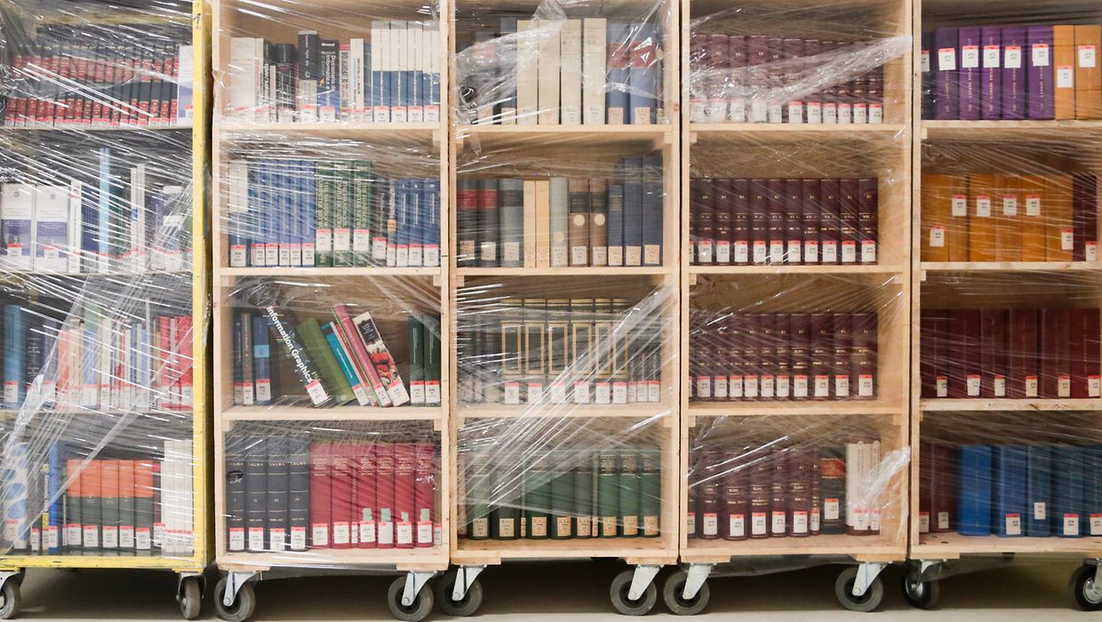 Die Eröffnung der neuen Nationalbibliothek ist für Ende September geplant. Bis dahin ziehen insgesamt 40.000 Meter an Dokumenten um.