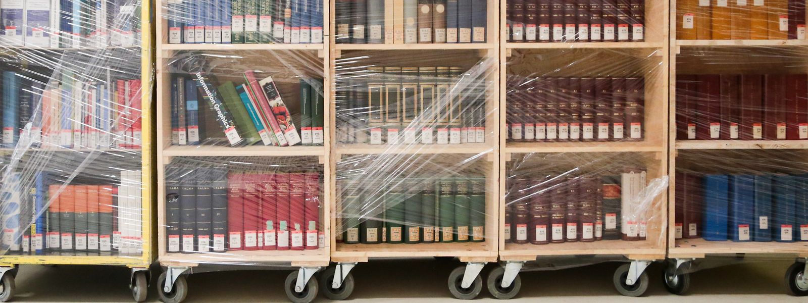 Die Eröffnung der neuen Nationalbibliothek ist für Ende September geplant. Bis dahin ziehen insgesamt 40.000 Meter an Dokumenten um.