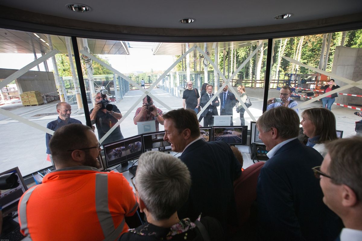 Le poste de contrôle à l'intérieur de la gare du funiculaire