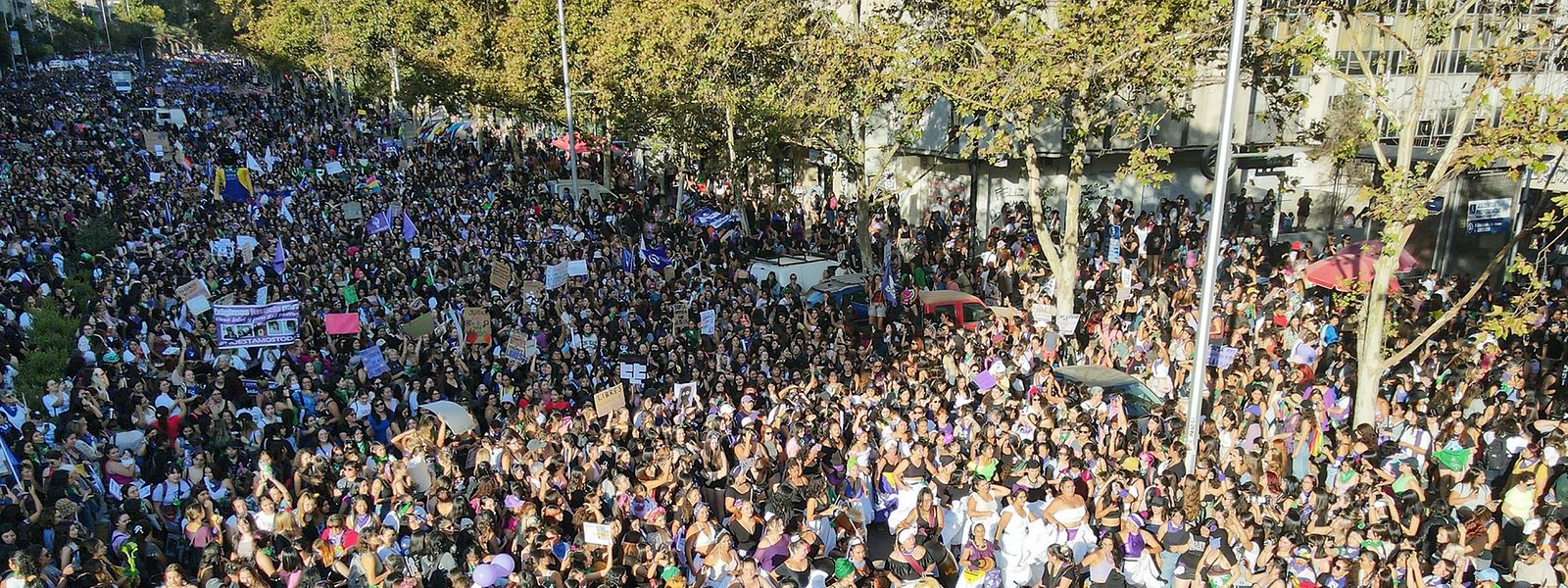 Immer wieder kommt es in Chile, wie hier Anfang März zu Protesten - und am Rande davon auch zu Ausschreitungen. Das Land komme noch nicht zur Ruhe, sagt Außenminister Asselborn.