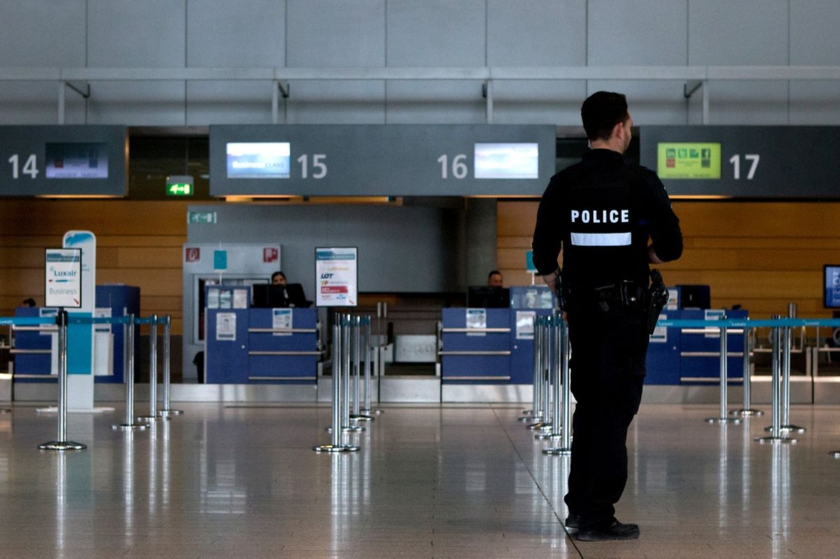 Verstärkte Kontrollen und Wachposten am Flughafen Findel und am Hauptbahnhof Luxemburg.