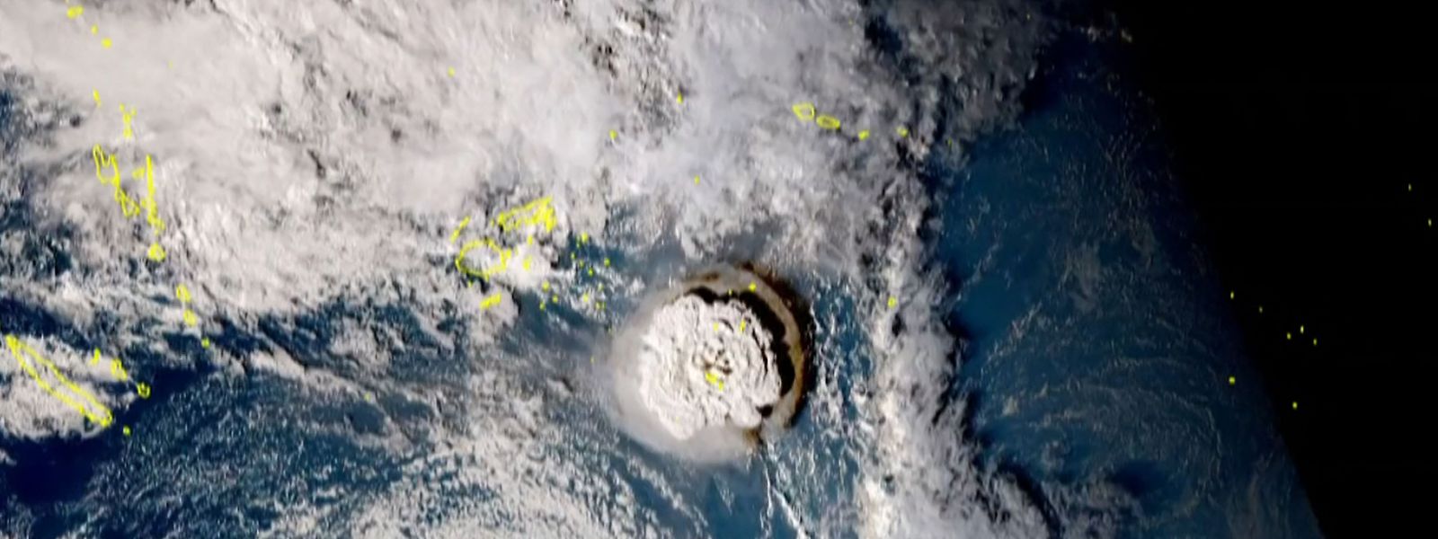 Satellitenbilder geben einen Eindruck von der gewaltigen Kraft, die der Vulkan entfesselte.