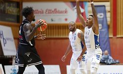 Jimond Ray Ivey (T71 #8), Ivan Delgado (Etzella #7) / Basketball, Luxemburg,Total League Maenner, Saison 2020-2021, Qualifikation / 25.03.2021 /Etzella Ettelbruck - T71 Düdelingen (Dudelange) / Hall Omnisports Frankie Hansen (Hall du Deich), Ettelbruck /Foto: Ben Majerus