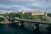 The bridge between Narva and Ivangorod (Russia). The Ivangorod Fortress. Pont entre Narva et Ivangorod (Russie). Forteresse d'Ivangorod. (Photo by Christian SAPPA/Gamma-Rapho via Getty Images)