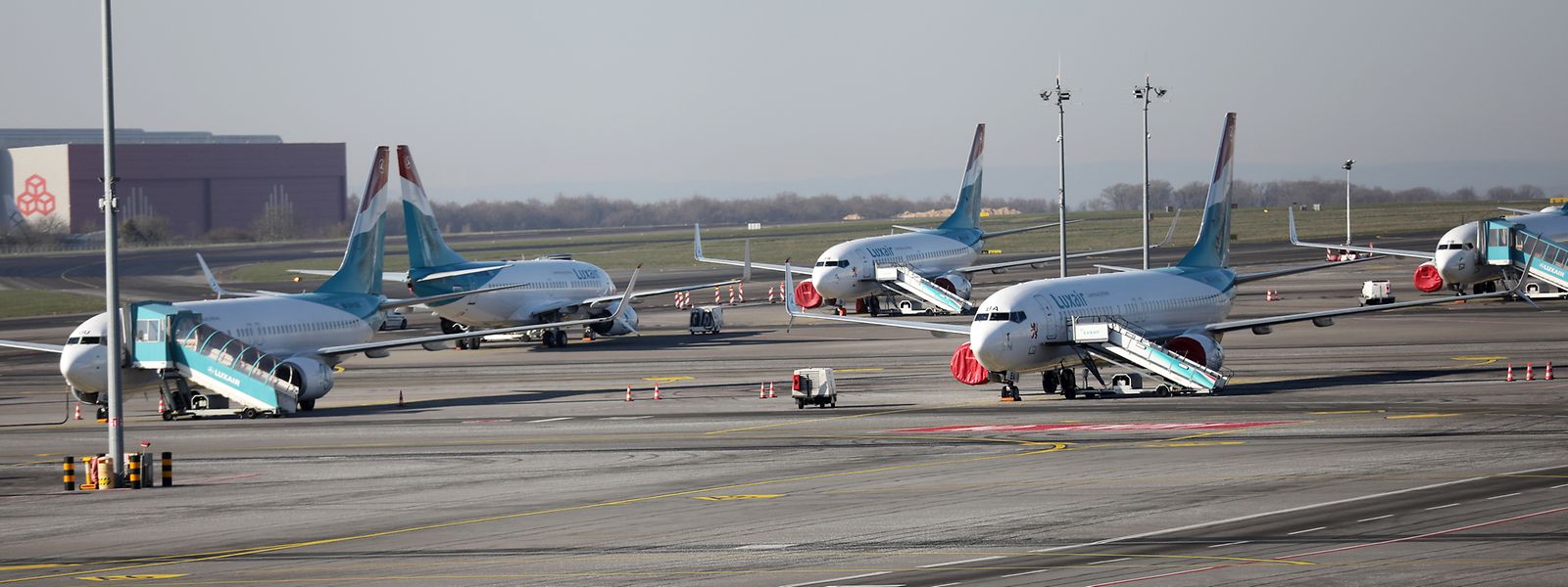 Confinée depuis le 23 mars à l'aéroport du Findel, la flotte de Luxair nécessite une maintenance aussi stricte que particulière

