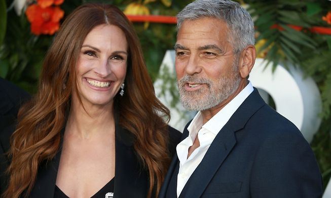 Julia Roberts and George Clooney at the "Ticket To Paradise" premiere in London on September 7