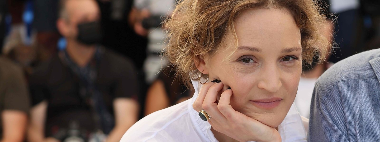 A Cannes, l'actrice présentait également «Hold me tight» («Serre-moi fort»), du réalisateur français Mathieu Amalric, projeté dans la section «Cannes Première».