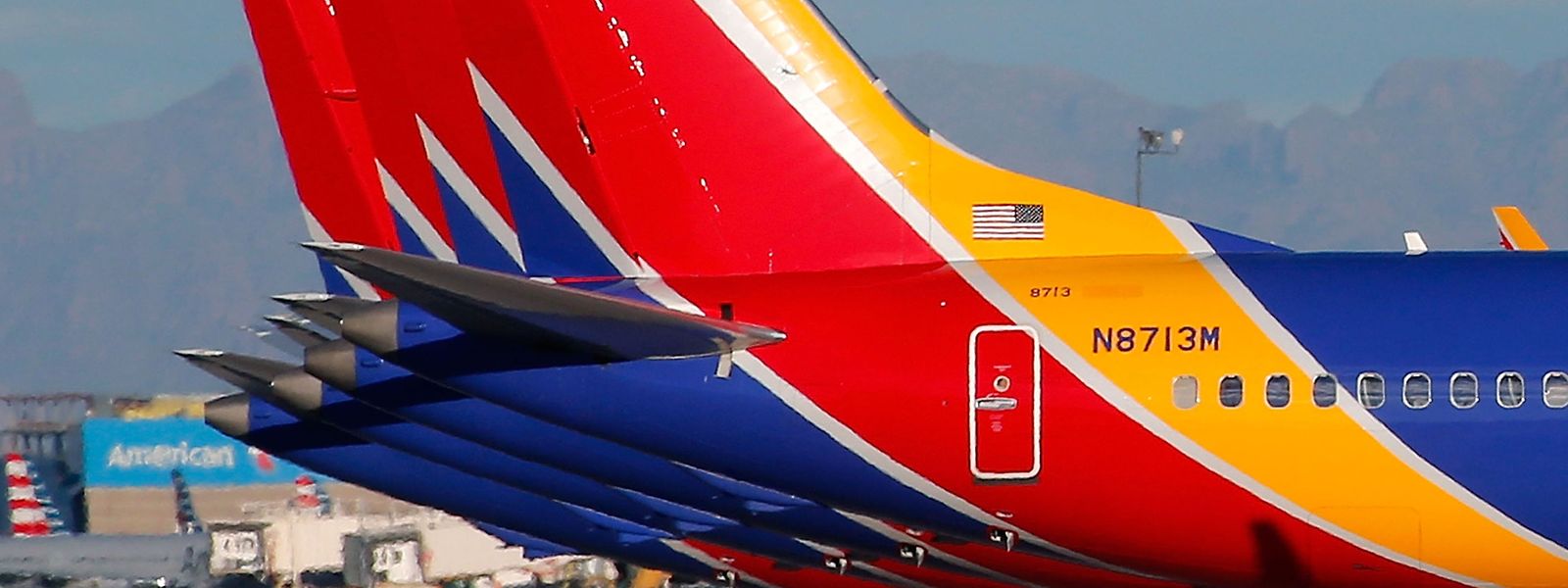 Eine Reihe von Southwest-Airlines-Boeing 737 MAX 8 in Arizona.