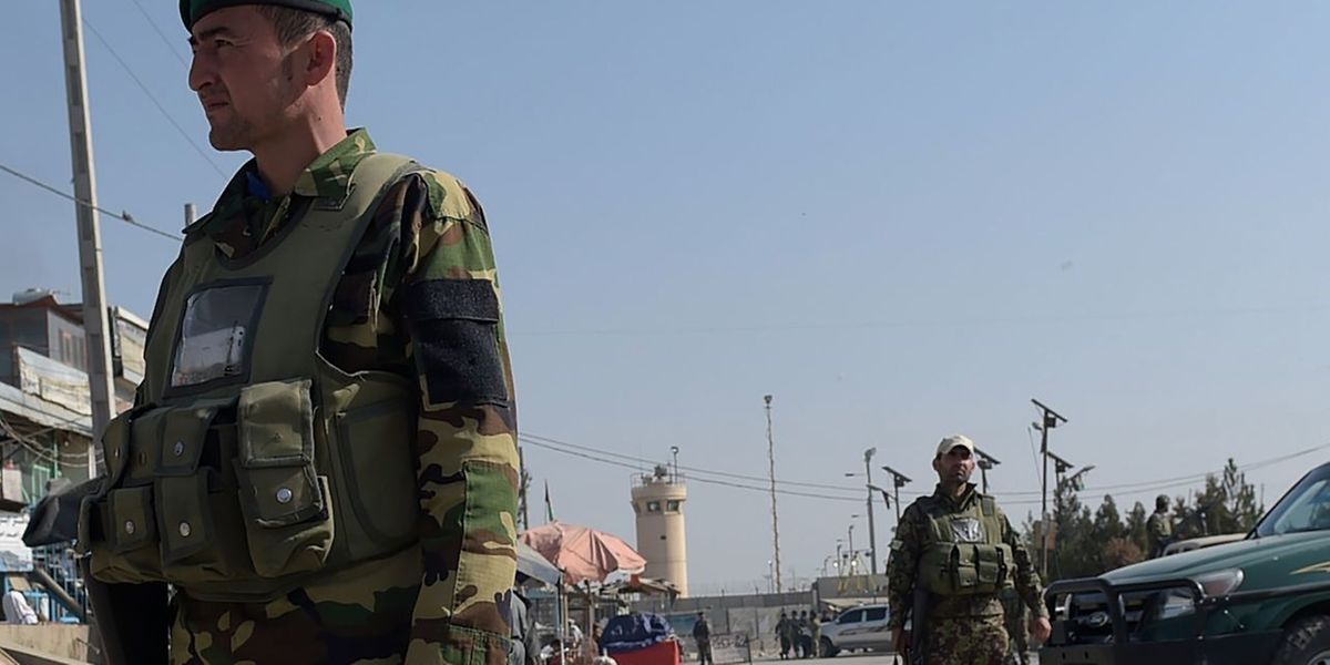 Afghanische Sicherheitskräfte sperren den Ort des Anschlags ab.