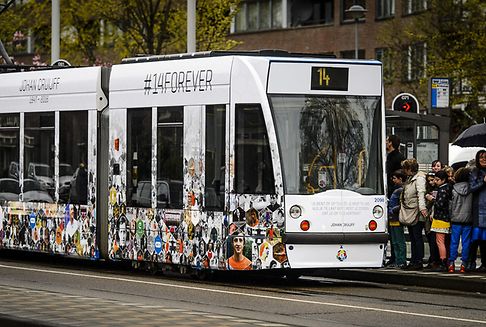 Zu Ehren des Fußball-Idols: Amsterdam führt 