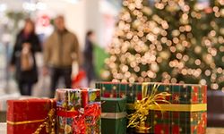 Schnell noch Geschenke an Heiligabend besorgen? Das ist dieses Jahr nur bis 16 Uhr möglich.