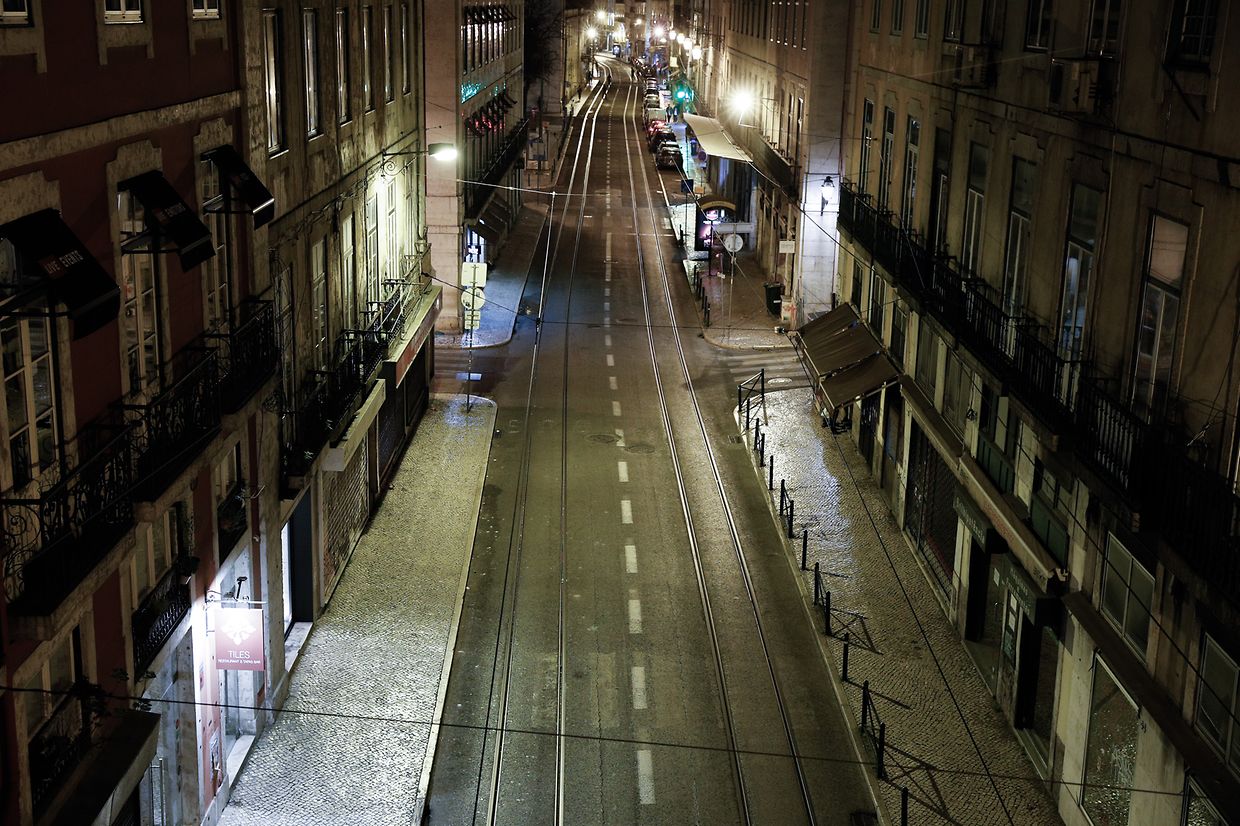 Ruas praticamente sem gente no Cais do Sodré, em Lisboa, durante o fim de semana.