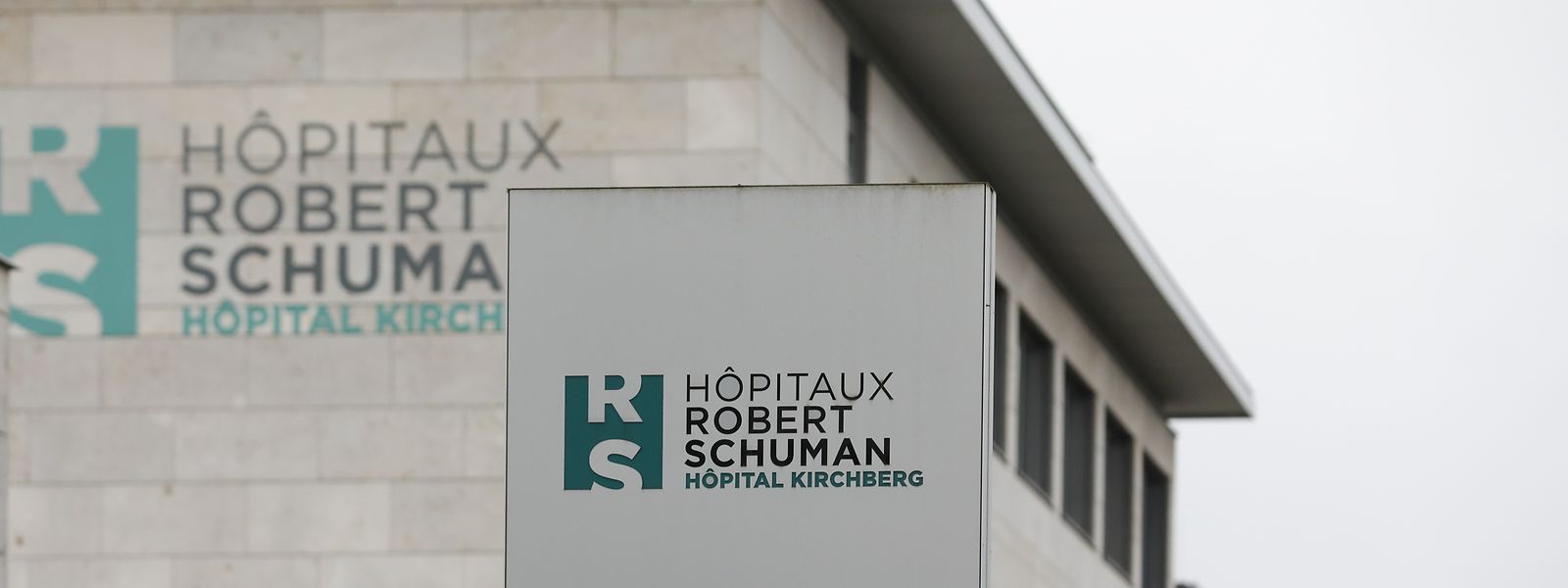 Après la polémique autour d'une possible stratégie vaccinale privée, les HRS ont décidé de se séparer de leur directeur général.