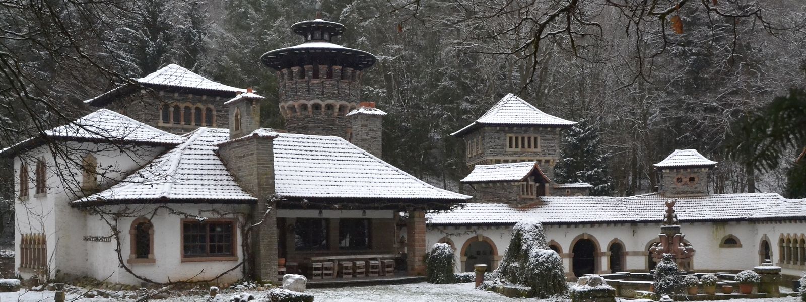40 Jahre lang hat Bauherr Pol Gilson an seinem Haus gebaut. Zunächst als Ferienchalet angedacht, wurde es nach und nach zu einem regelrechten Juwel im Walde. Ein Schatz, der erhalten bleiben soll – dafür sorgt nun die Gemeinde Mertzig. 