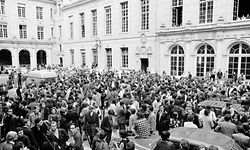 (FILES) In this file photo taken on May 6, 1968, students gather in the courtyard of the Sorbonne University in Paris, during the May 1968 events in France. / AFP PHOTO / -