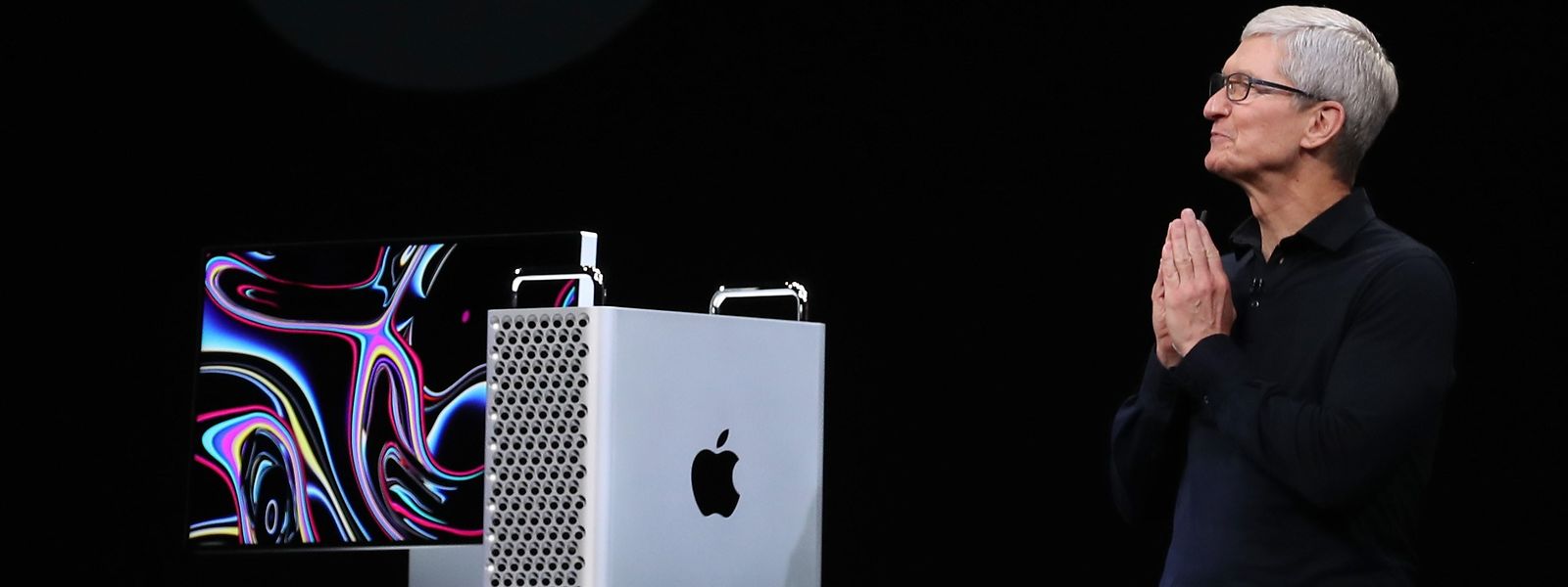 Apple-Chef Tim Cook mit dem neuen Mac Pro.