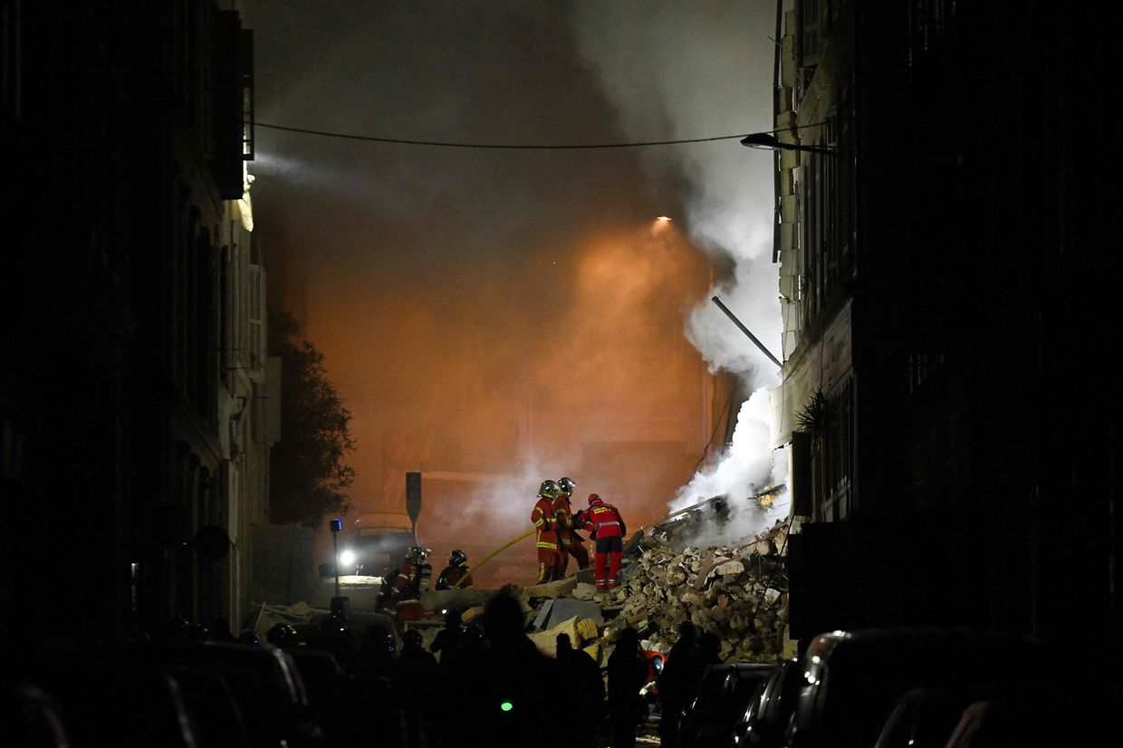 A building collapsed in the center of Marseille during the night.  The cause was probably an explosion.