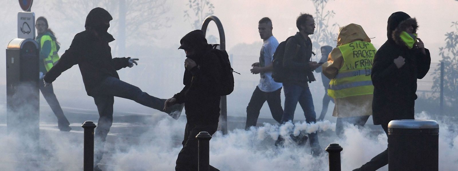 Gilets Jaunes Plus De 400 Personnes Blessées Dont 14