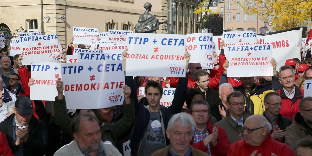 Hunderte Menschen protestierten in der Hauptstadt gegen das Freihandelsabkommen.